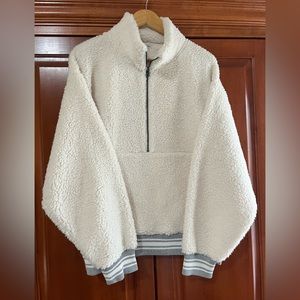 American Eagle Cream Fluffy 1/4 Zip Size XL NWT